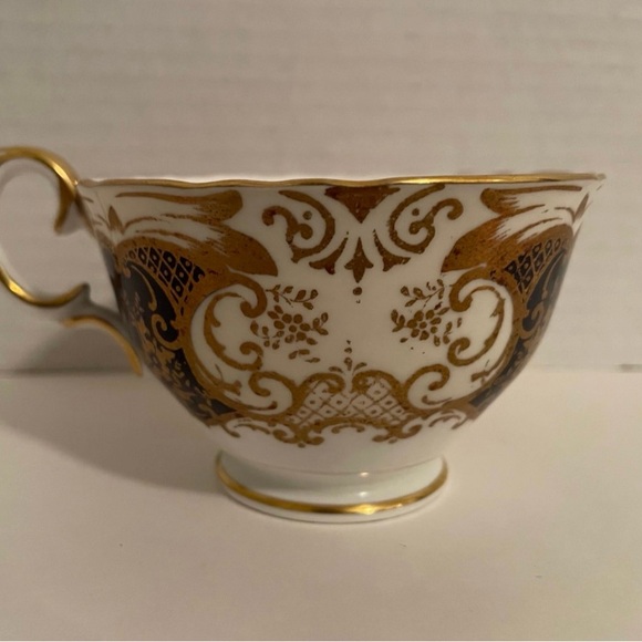 Crown Staffordshire A15911 Cobalt Blue And Gold Floral Tea Cup & Saucer Set - Picture 6 of 11